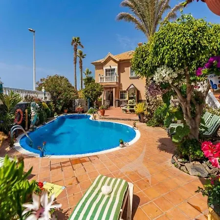 With Communal Pool And Garden * El Médano