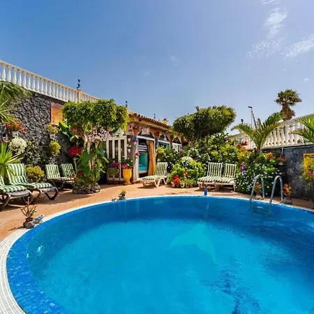 With Communal Pool And Garden Apartamento