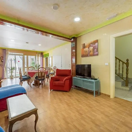 Apartamento With Communal Pool And Garden